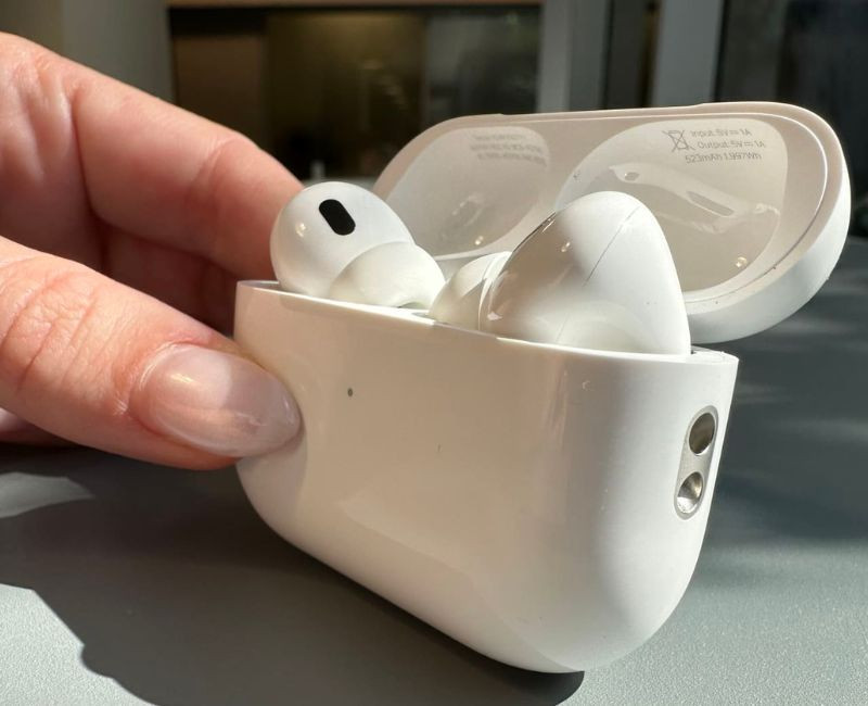 AirPods (2nd Generation): Wireless Earbuds with Enhanced Features